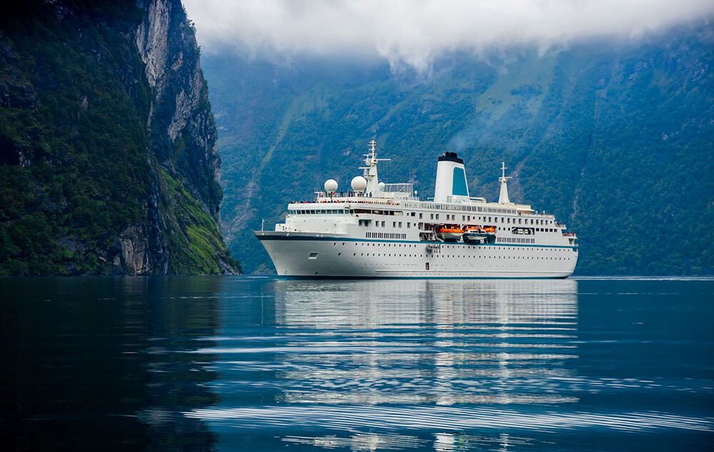 cruise-liners-on-geiranger-fjord-norway-2023-11-27-05-03-17-utc